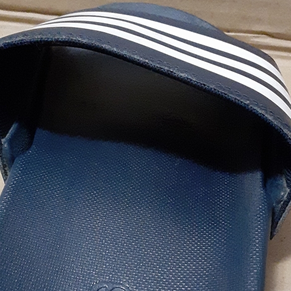 Adidas "Adilette" mens size 7 slides/sandals - Picture 15 of 16